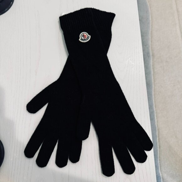 NWOT Moncler Logo Patch Gloves, One Size - Picture 1 of 7
